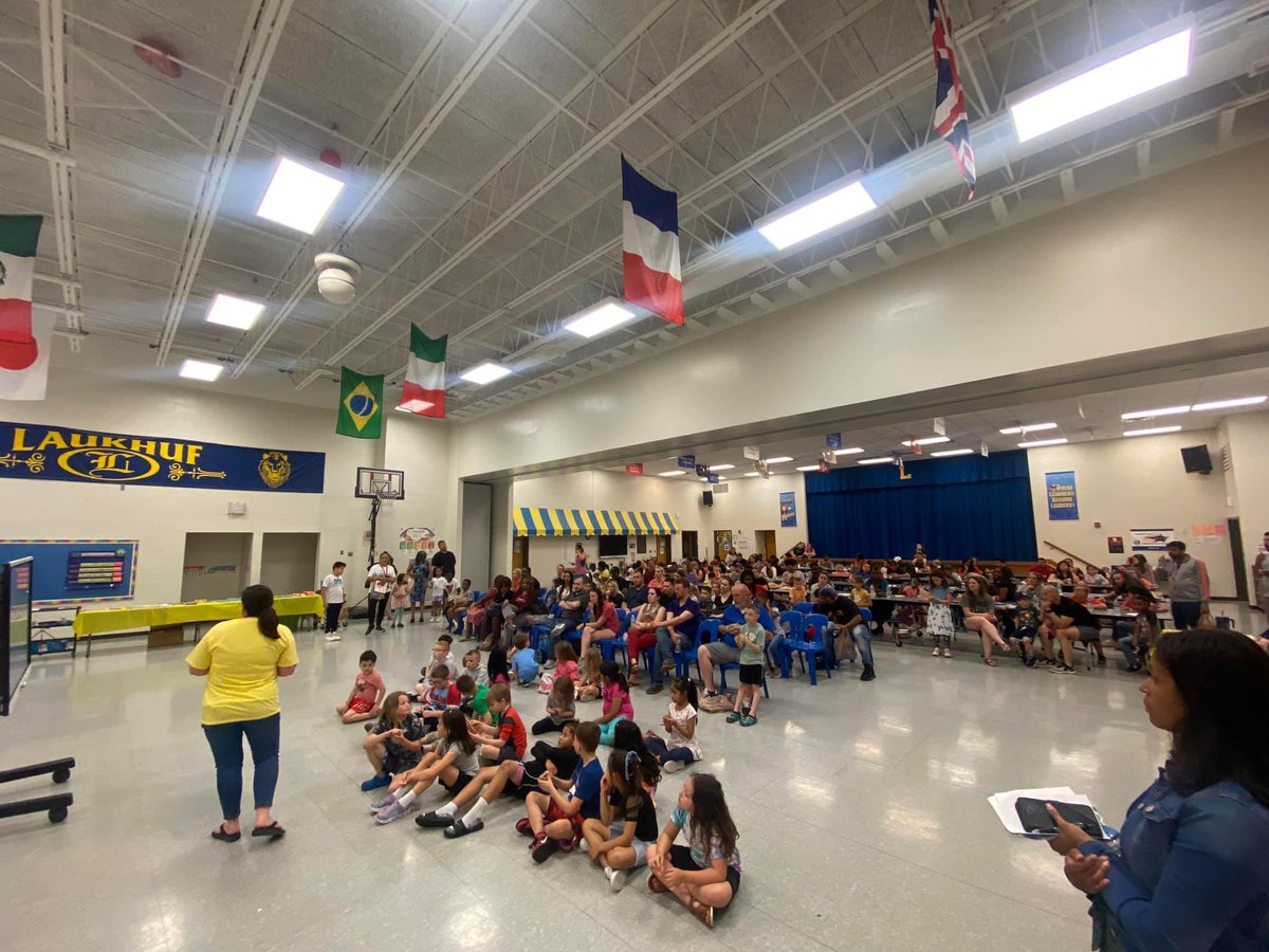 LaukhufLMC's tweet image. Awesome turnout tonight for literacy night @LaukhufLions20 Each student received 2 new books to kickoff their summer reading. Thanks @LFPL for sending a librarian to update patron info & promote their summer reading program! Special shout-out to FRC Mr. Aberli! #JCPSLibraries