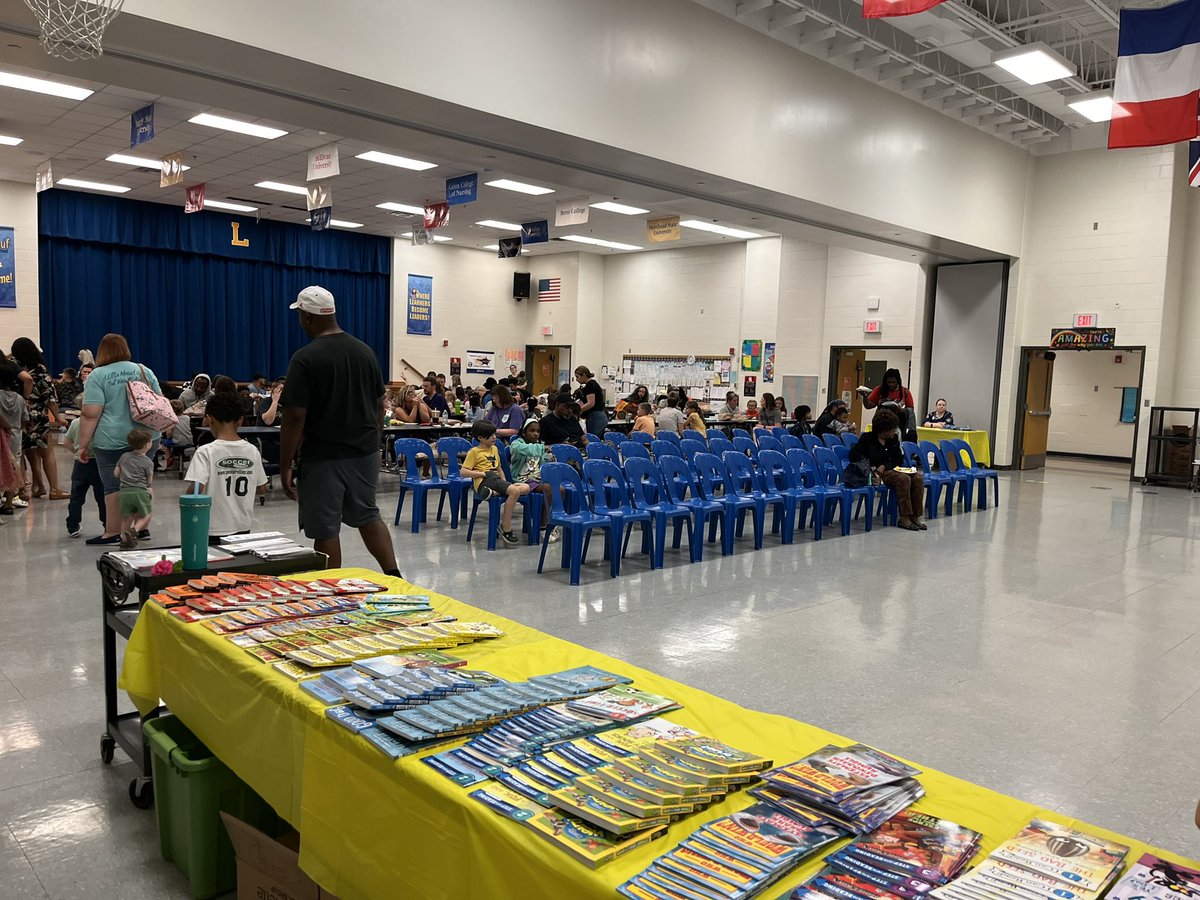 LaukhufLMC's tweet image. Awesome turnout tonight for literacy night @LaukhufLions20 Each student received 2 new books to kickoff their summer reading. Thanks @LFPL for sending a librarian to update patron info & promote their summer reading program! Special shout-out to FRC Mr. Aberli! #JCPSLibraries