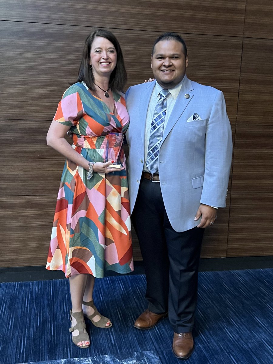 SamhoustonMS's tweet image. Congratulations to Mrs. Celeste Hunt for 25 years of service in @IrvingISD! Thank you for your service and thanks for all that you do for our AMAZING students, parents, teachers, and staff @SamhoustonMS! #ThePowerOfUs #TexanPride #samside