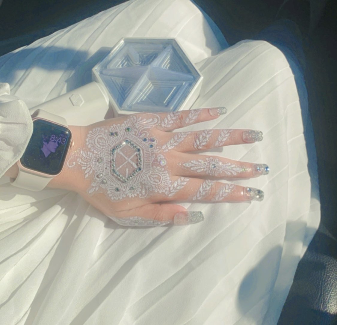 beyourayang's tweet photo. Chanyeol.. kita besanan aja yaa 🖤🍒 https://t.co/njf3CYo4HJ