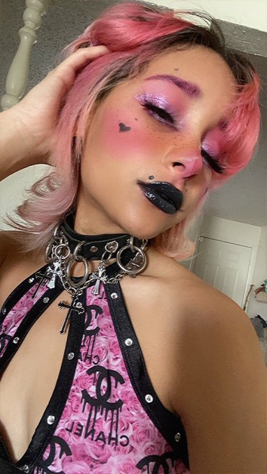 ʚ₍ᐢ - ෆ - ᐢ₎ɞ ˙⊹&deg;.* So as I was trying to find a lamb mask I stumbled upon a makeup look from @lildogco<a href="/tag/hellokitty"class="tags"><span>#hellokitty</span></a>