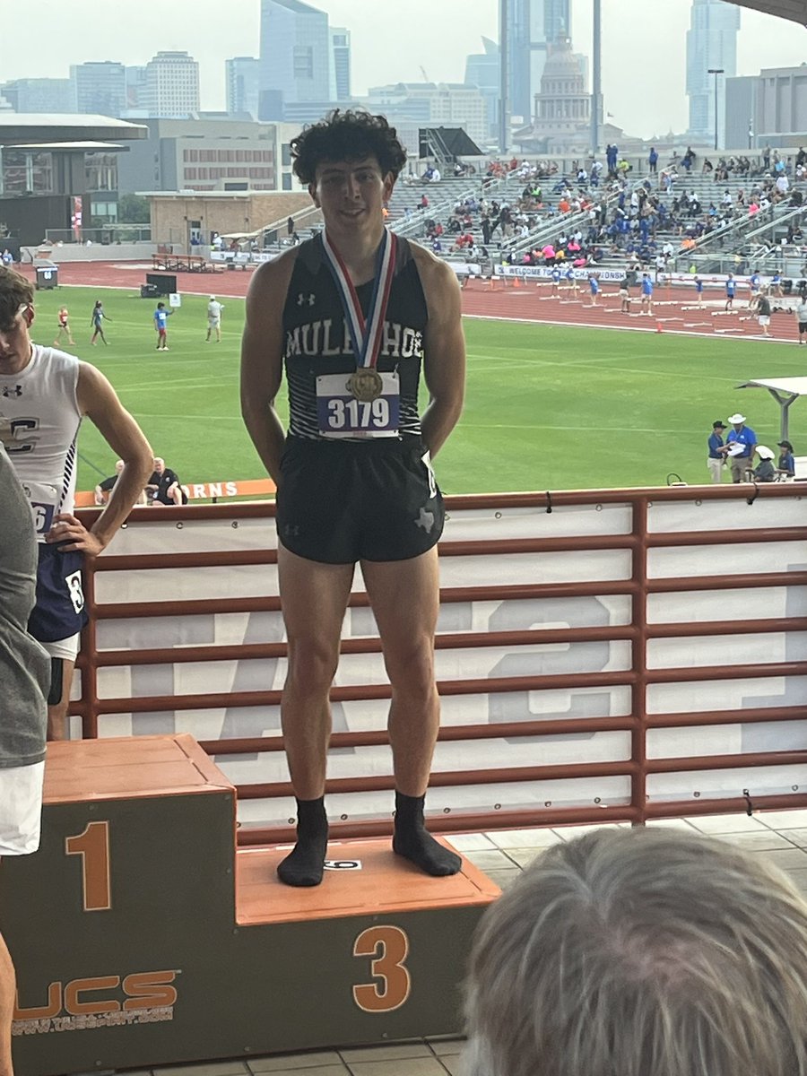 Coach_Richards1's tweet photo. Muleshoe Junior Daniel Sianez breaks his own school record for the third time to take Bronze at the UIL State Meet in the 3A 400 with a time of 48:94. @pchristy11 @KaleSteed https://t.co/zuKkeC8yoW