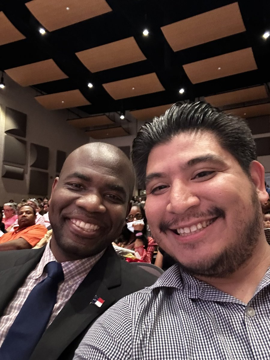 EliazarPosada's tweet photo. Thank you @chccs for inviting me to this year's #RecognitionReception!
I enjoyed getting to meet and hang out with my friends @ranidasi & @AllenBuansi.
I even got to meet the 2023 North Carolina Teacher of the Year Mrs Kimberly Jones! Congratulations to everyone recognized today! https://t.co/eFuYtMjTOw