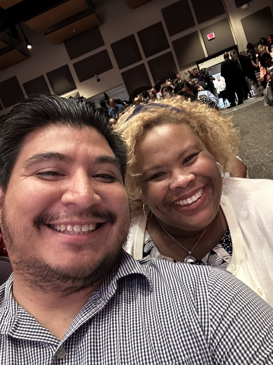 EliazarPosada's tweet photo. Thank you @chccs for inviting me to this year's #RecognitionReception!
I enjoyed getting to meet and hang out with my friends @ranidasi & @AllenBuansi.
I even got to meet the 2023 North Carolina Teacher of the Year Mrs Kimberly Jones! Congratulations to everyone recognized today! https://t.co/eFuYtMjTOw