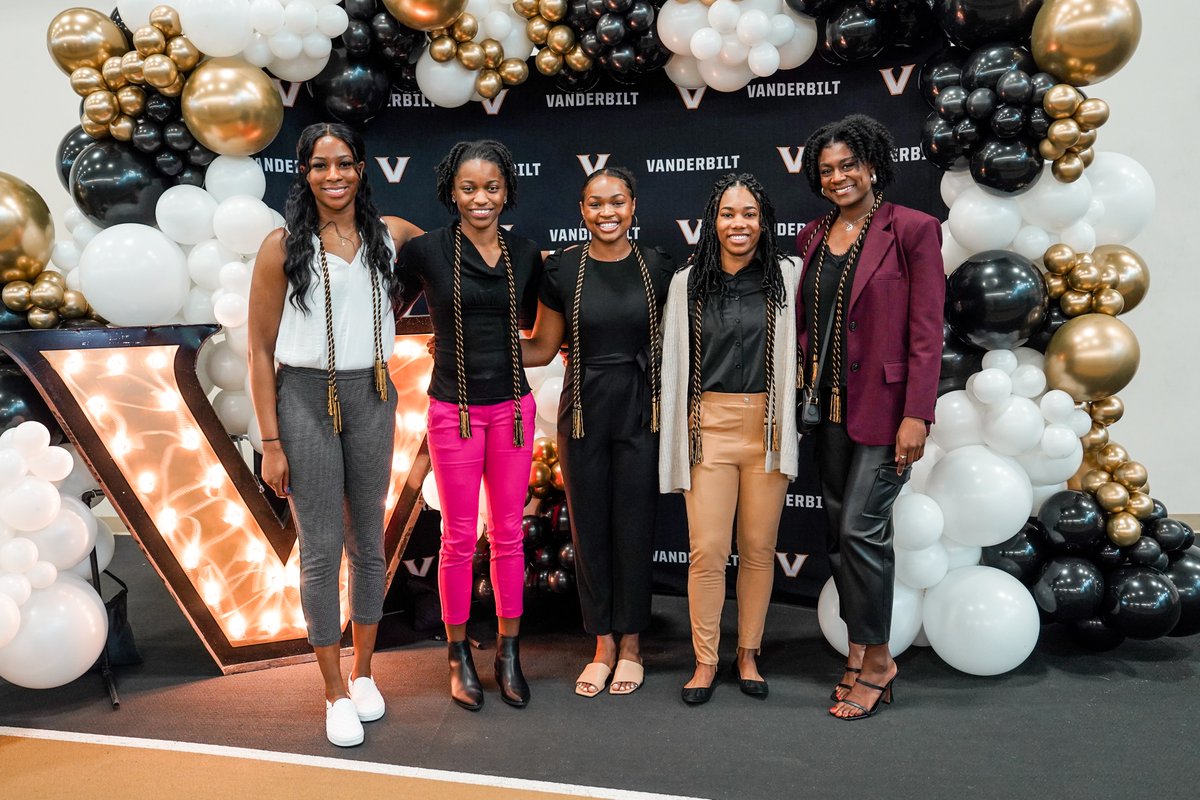 VandyWBB's tweet photo. 🎓 Congratulations to our @VanderbiltU graduates‼️ https://t.co/X1WIShu5WN