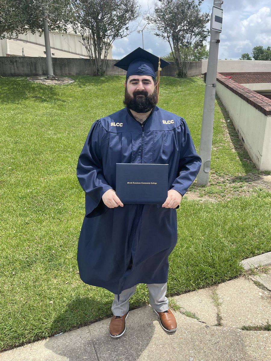XMSR6S's tweet photo. Officially finished college today https://t.co/F9BehzEGPR