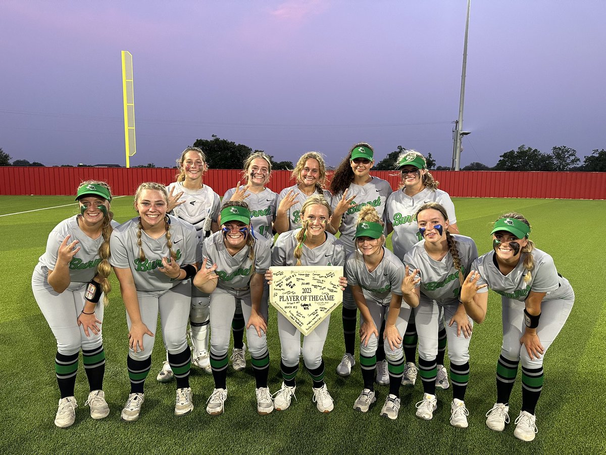 burnet_softball's tweet photo. Lady Dawgs take game 1 over Salado 3-2 in 9 innings!!!
POG- McKenzie Davis (3-4 at the plate and scoring 2 runs)
Presley Crawford also had 12 K’s!
What a game!
Back at home tomorrow @ 7.
#BDM #5US #ATL #TRUST https://t.co/kHDJZCqDqG