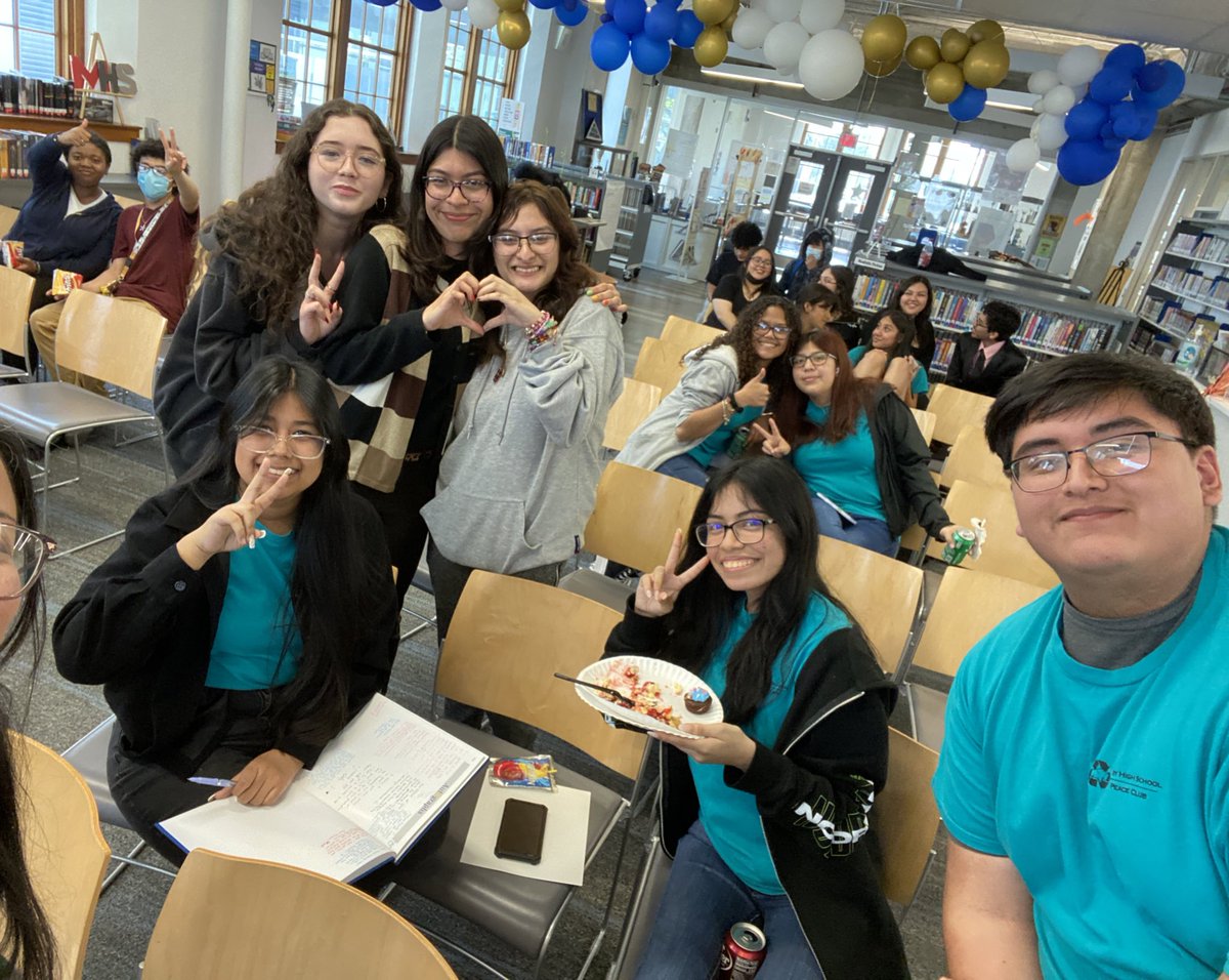 Milby HS Library ♥️📚📖 📝🌱🌎🌳✌️🦋♻️🐱🐶 tweet media
