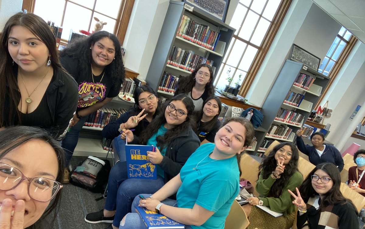 Milby HS Library ♥️📚📖 📝🌱🌎🌳✌️🦋♻️🐱🐶 tweet media