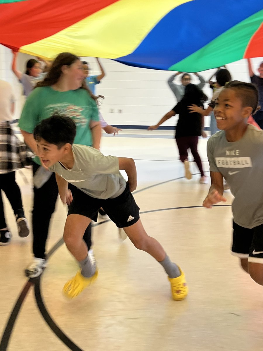 EpolitoMs's tweet photo. Enjoyed having Ms. Miller join us during Kindergarten PE today! The kids had a blast today! @KyleRWilsonES @gmhernandez12 https://t.co/URsTEN62K9