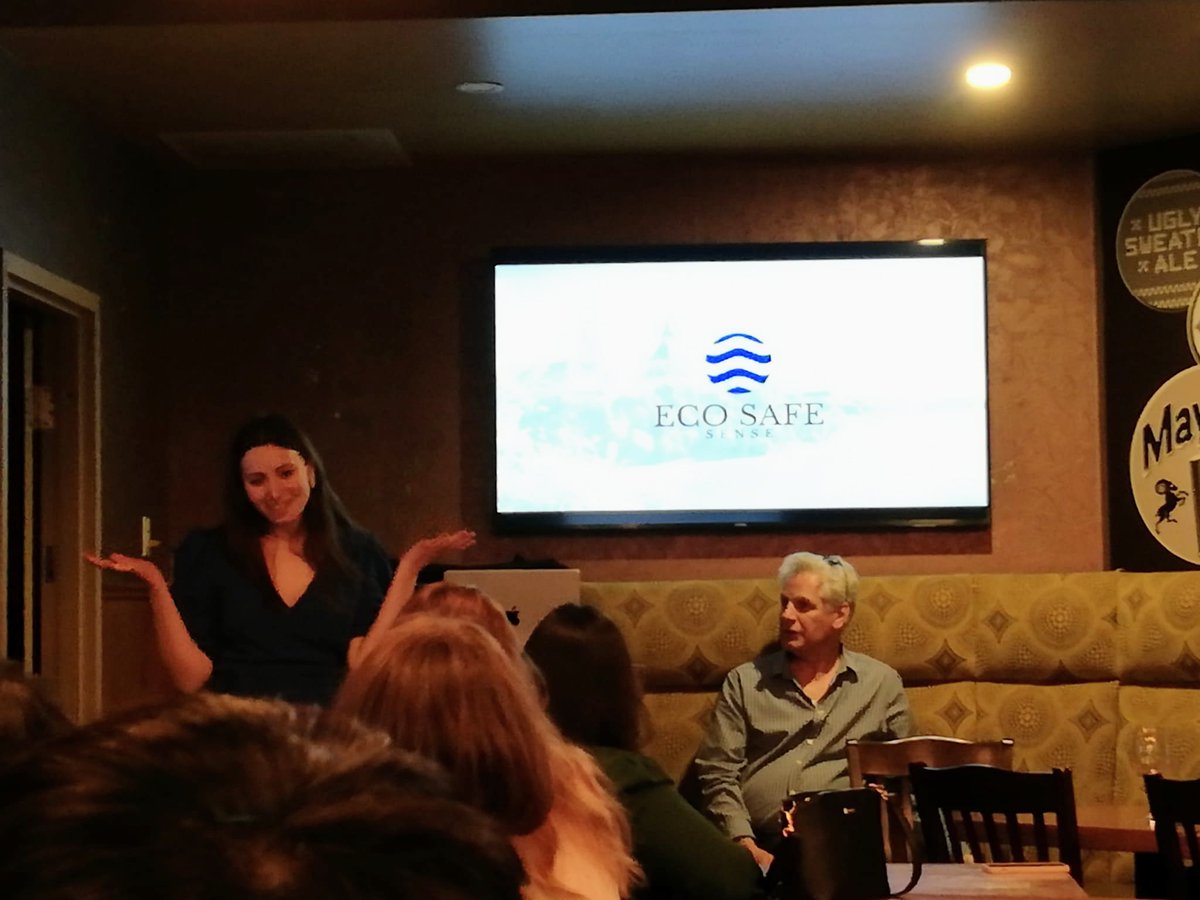 🤷‍♀️
Thank you <a href="/TheOttNetwork/">The Ottawa Network</a> for having me tonight, what an incredible networking opportunity. Can't wait for next month!

📸 <a href="/cami0120castro/">Camilo Castro</a>