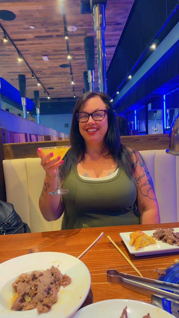 _Nikki1972's tweet photo. Turning 51 in 5 days…And started my life completely over! Single, moved to Las Vegas, and starting a whole new career, totally out of my comfort zone and I’m so happy!! FINALLY! 🎉
Cheers to me &amp; my new life.🥂🥰🦋 https://t.co/aoDWC5AOgs