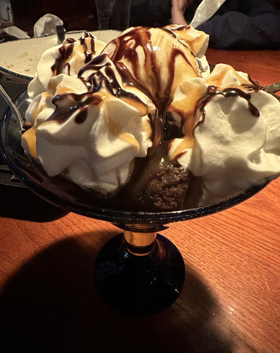 StephV617's tweet photo. #CelebrationsCallFor a great dessert https://t.co/2kIwG0LI5l