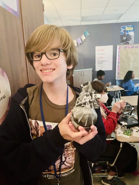 BerryMiller_JH's tweet photo. An #OutOfThisWorld class activity! Mrs. Cockrellโs 7th grade #SocialStudies students are learning about the #Apollo11 moon landing & made their own moons today. #HoustonWeDontHaveAProblem ๐คฃ โค๏ธ๐๐พ๐ #AlwaysGrowing #WeArePearlandISD https://t.co/AsdGJH2fv4