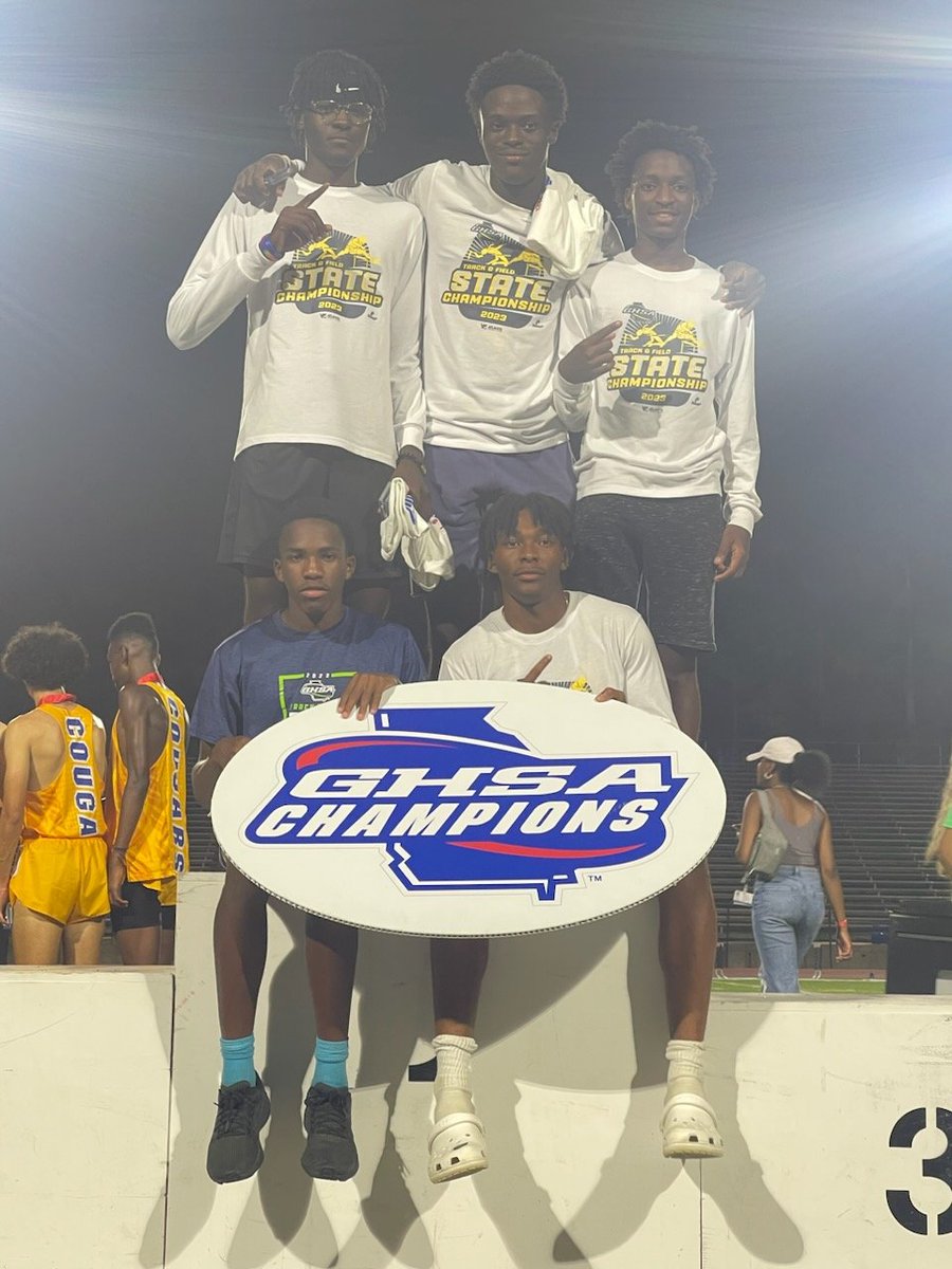 EagleAthletics's tweet photo. Congratulations to our ELHS Boys 4x800 relay team for winning state.  Fly High Boys....#EagleStrong...all day  long! https://t.co/H0Fxs1OqbC