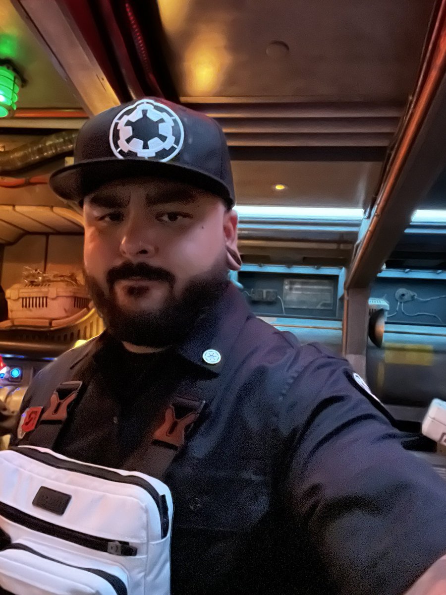 DonLuciferr's tweet photo. I went dressed as a Maintenance Director for The Empire to disneyland 🤓 #TheGalacticEmpire #TheSith #ICanFixIt #AnyoneGotDuckTape? https://t.co/4AmPbcJqK0