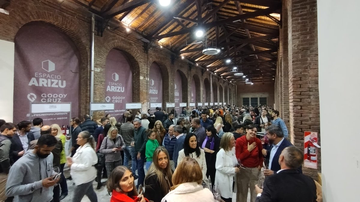 gabimartinez33's tweet photo. Celebramos los 168 años de departamento con la inauguración de Espacio Arizu 🙌
Después de 32 años #Arizu nuevamente abre sus puerta, dandole el valor histórico que merece, y lo compartimos junto a vecinos y vecinas de Godoy Cruz.

#GcCreceConVos https://t.co/ECscvPFReC