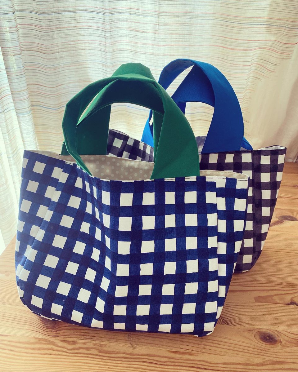 virginie20099's tweet photo. イベント用のトートバッグ作りました🍓
ころんとしてかわいいトートは見た目よりも大容量です!
太い持ち手がポイントです✨
是非宝石箱様に見に来て下さい☺️
@housekibako_yi
#handme #ハンドメイド
#virginie #ヴィルジニー
#本八幡 #トートバッグ https://t.co/Qt3h0Tg7U0