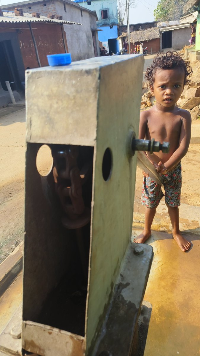 _Samrat90's tweet photo. ବୌଦ୍ଧ ଜିଲ୍ଲା କଣ୍ଟାମାଳ ବ୍ଲକ ଘଣ୍ଟାପଡା ଗ୍ରାପ ରେକଡୋଲ ଗ୍ରାମର ତଳିପଡ଼ାରେ ଥିବା ନଳକୂପ ଅଚଳ ହେବା ଅ���ସ୍ଥାରେ ଅଛି, ନଳକୂପ ଅଚଳ ହେବା ପୂର୍ବରୁ ଏହାକୁ ମରାମତି କରିବା ପାଇଁ @dmboudh @PRDeptOdisha @MoSarkar5T @CMO_Odisha @Naveen_Odisha ଙ୍କୁ ବିନମ୍ର ଅନୁରୋଧ 🙏 https://t.co/htO7YIxDoj