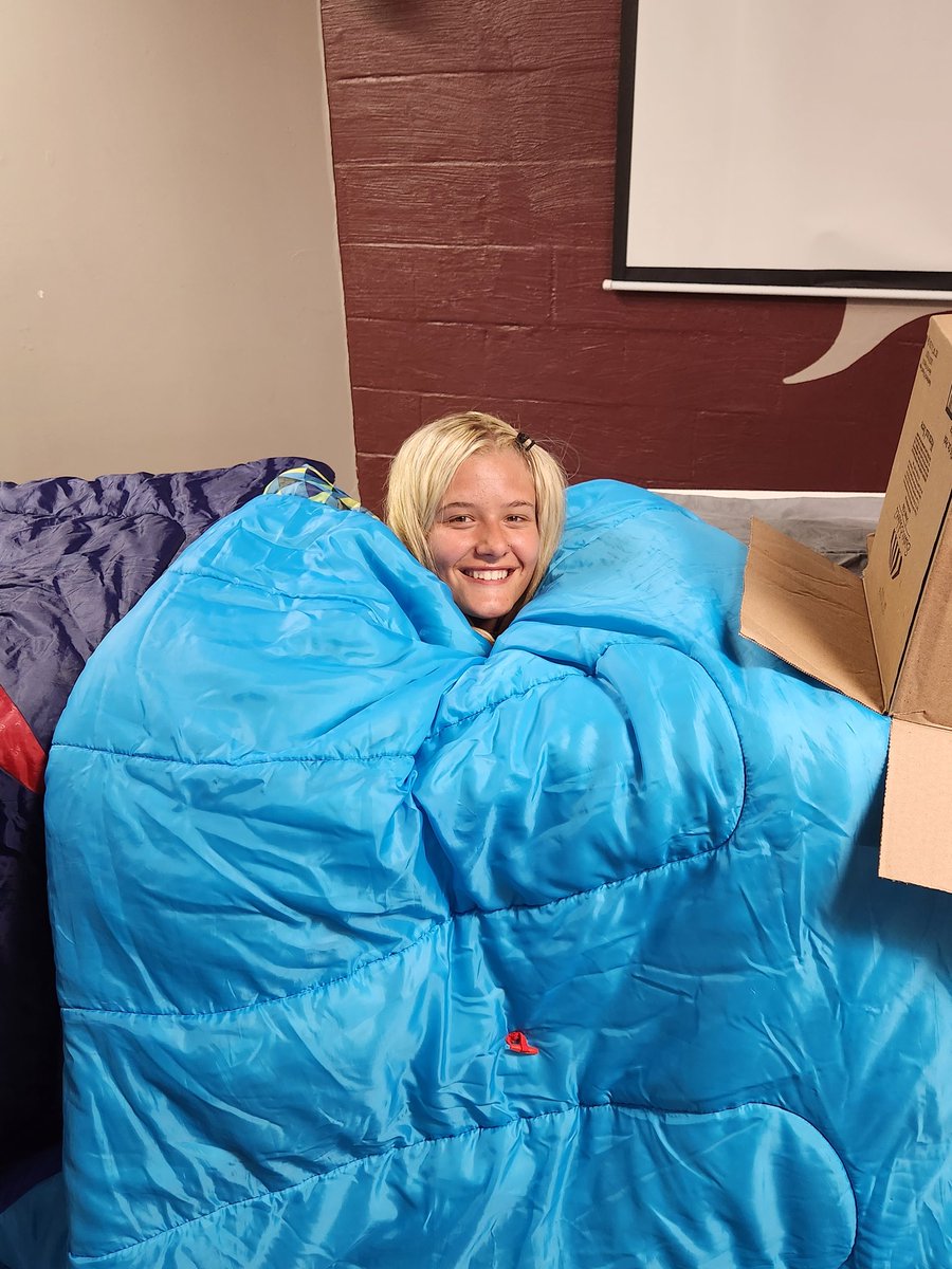 Sorensen1027's tweet photo. Thursday Night Live #CMSOutdoored https://t.co/gwe8LlsIFq