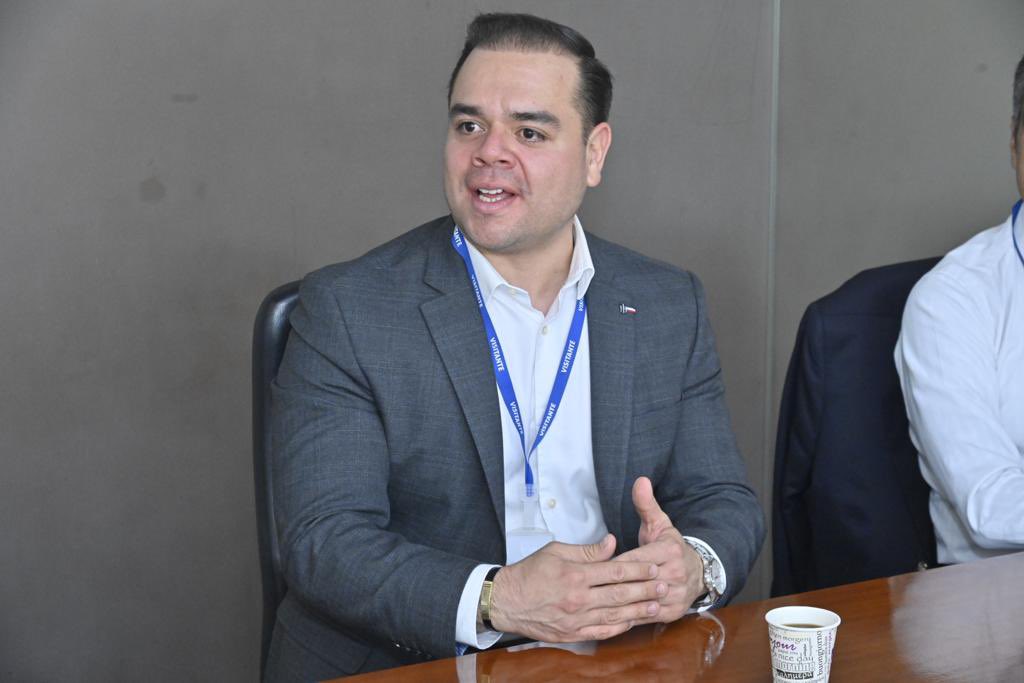 SergioValdesB's tweet photo. ¡Productivo encuentro con @SamsungLatin y @SamsungCO, con quienes socializamos el atractivo del mercado de #Conectividad en #Colombia🇨🇴!

Seguimos trabajando en equipo con los líderes en #5G para conocer mejores prácticas y casos de uso que potencien la economía del país. https://t.co/9oKH7FBHCW