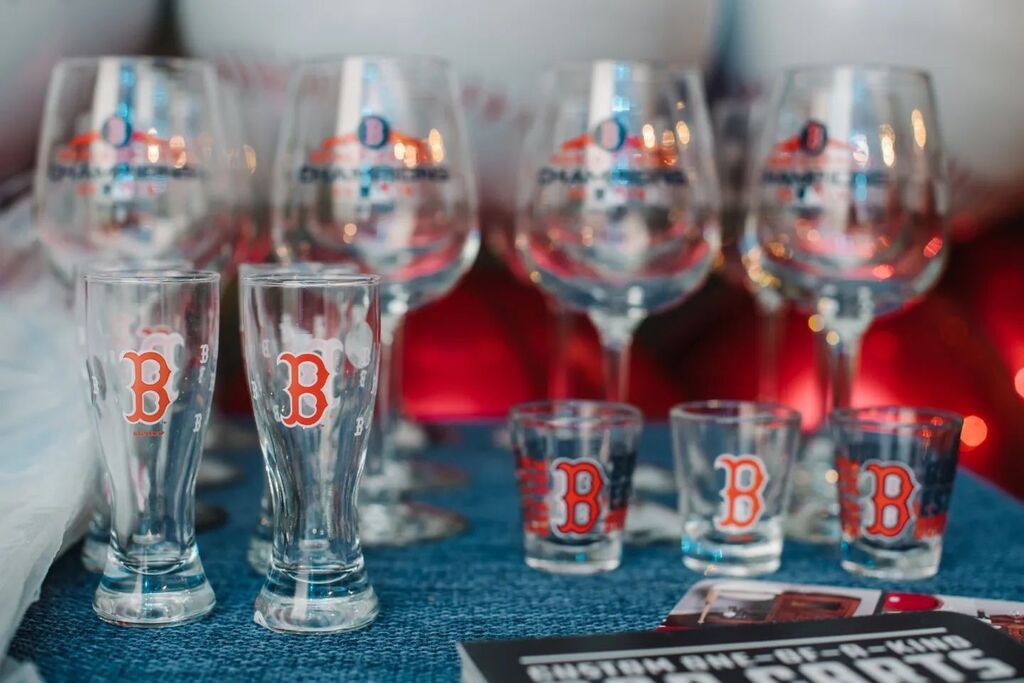 GraciousEvents's tweet photo. A little baseball fun at a past annual meeting. ⁠
#corporatemeeting #boston #corporateevents #eventideas⁠
⁠
Photography | @katemurphycc ⁠
Venue: @fsboston⁠
⁠Entertainment: Barry Productions Inc.⁠
⁠Rentals: @peakeventservices⁠
⁠ https://t.co/w6WDdxwJKP https://t.co/NYIiZN4HNt