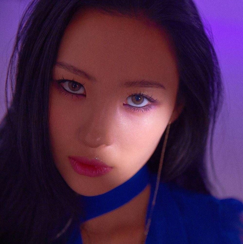 Sunmi Brasil #STRANGER on X: No jogo Sudden Attack a personagem da Sunmi  joga com uma arminha sobre o céu roxo 😭  / X