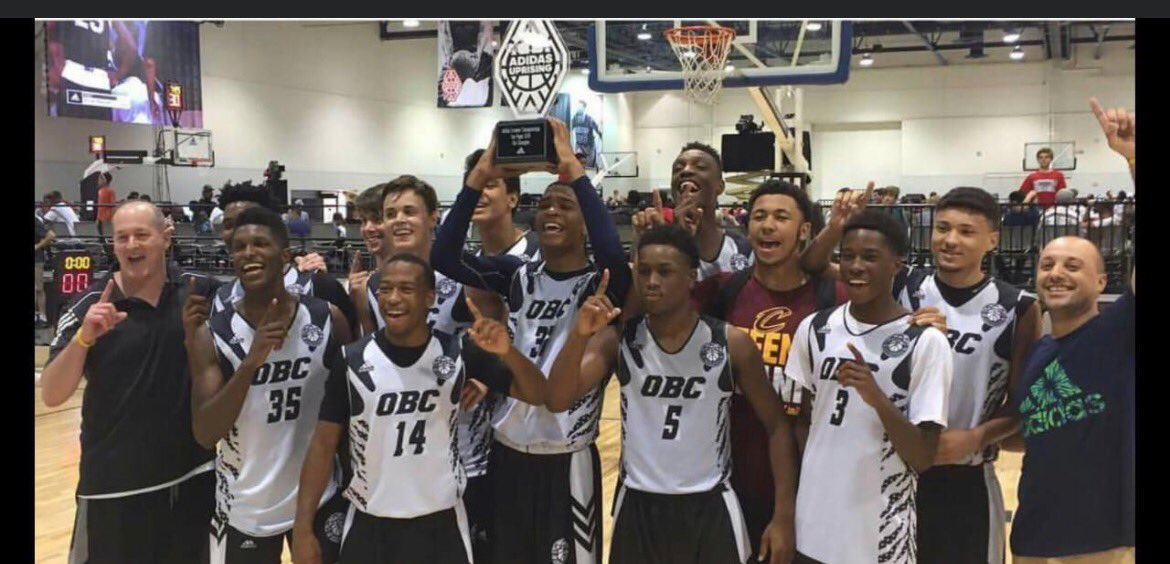 URBANGR1NDBBALL's tweet photo. Dale Bonner and RJ Sunahara both pictured here excelled at the division 2 level now both at HM power 5 schools. Both have one major thing in common. GYM RATS AND GREAT HUMANS. Hard work and being a good person is the key to doing great things in basketball AND life in general. https://t.co/hb8Wz1zFjk