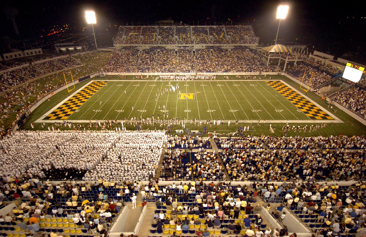 BeeghleyLance's tweet photo. Blessed to receive an offer from Navy!⚓️@CoachLaurendine @NavyFB @NavyFBrecruit @NBUnicornFB @NavyCoachYo #GoNavy https://t.co/BXnUoJ2Vih