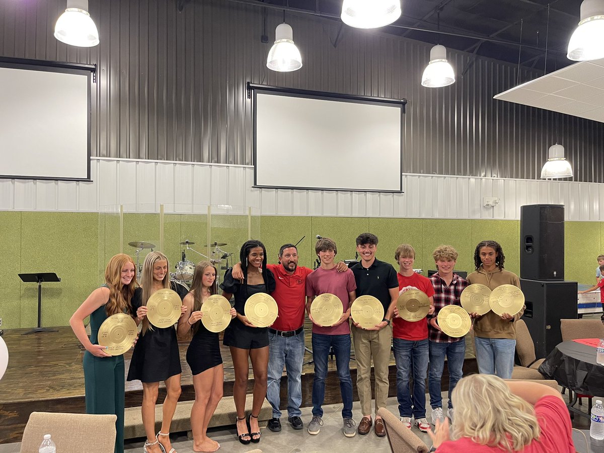 TrevorShankle's tweet photo. Great night celebrating a historic track season! Six combined school records broken, boys hit double digits at the State Meet for the first time since ‘04, girls 4x100 bring home the gold &amp; the  girls scored the most points ever in school history at the State Meet (58) https://t.co/YMUIvqaTO2