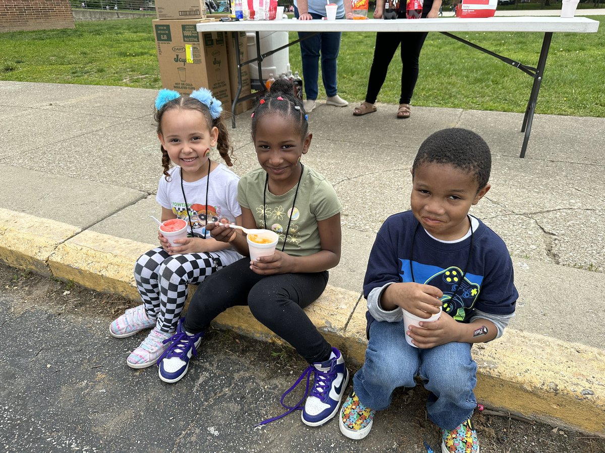RushmoreCGE's tweet photo. We had so much fun at the end of year Star Card #PBIS party! @chapelglen #wearewayne #kidchella https://t.co/aCuDGTMayC