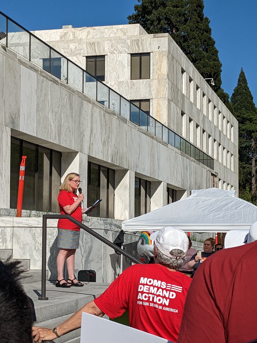 Great to see so many Oregon <a href="/MomsDemand/">Moms Demand Action</a> members and other groups at the state capitol today to tell #orleg Senators to get back to work!