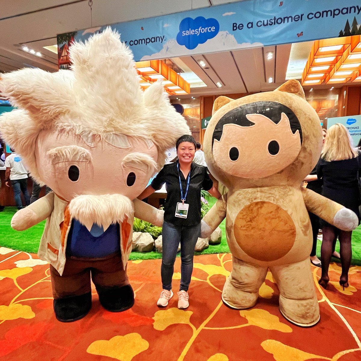 linayongln's tweet photo. Completely star struck 🥳🤩 @salesforce https://t.co/uQIgaiO1wa