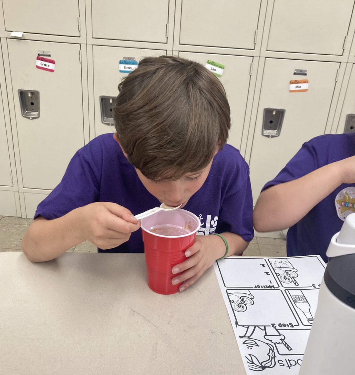 MrsBarlowSTJ's tweet photo. R is for Root Beer Floats 🥤 We talked about the states of matter and then enjoyed a yummy treat 😋 https://t.co/zcp6owgd24