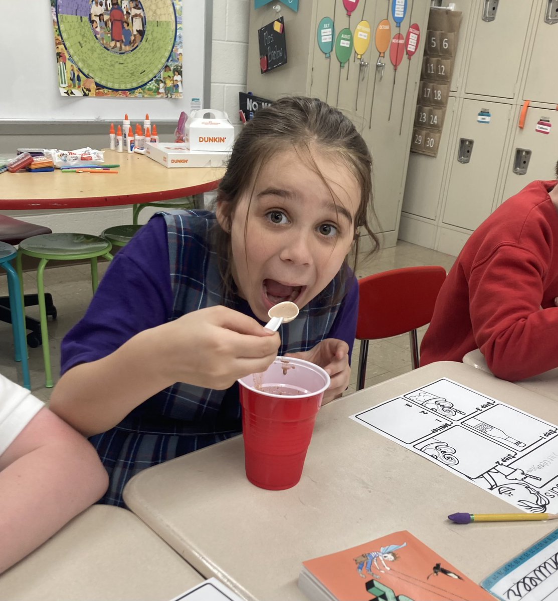 MrsBarlowSTJ's tweet photo. R is for Root Beer Floats 🥤 We talked about the states of matter and then enjoyed a yummy treat 😋 https://t.co/zcp6owgd24