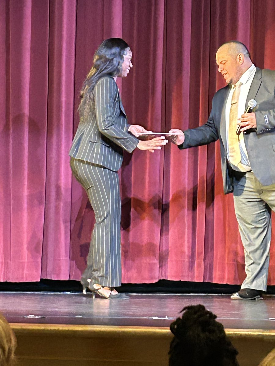 ALovingMomma's tweet photo. Congratulations @RachelTramble for being “Outstanding Student “ in Sport Marketing 👏🏽👏🏽🎉🎉🖤💛
We are so proud of you for staying focus and doing awesome job🥰❣️❣️❣️ 
#LifeTimeBlackKnight 🖤💛
#SeniorClassOf2023 🎓💛🖤
#TrulyThankful 🥰❤️🙏🏽 https://t.co/DBnLL8CYNX