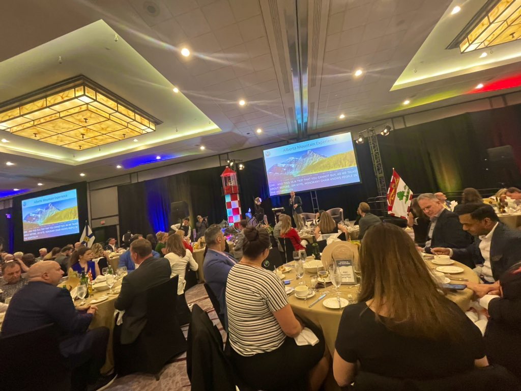 DanielleMcGee's tweet photo. A great night at the @MaritimesEve!

Sold out and almost 600 people. Impressive! Money raised for @ABLE2Ott  #Able2 

Enjoyed great company with @TaylorOttawa and our host Ryan @Colliers_PL https://t.co/JJ060kVHFm