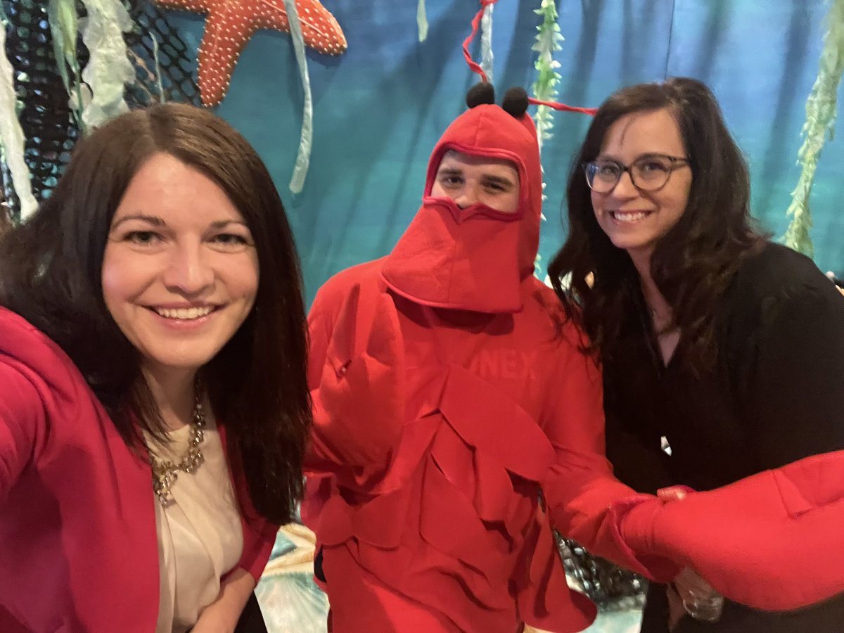 DanielleMcGee's tweet photo. A great night at the @MaritimesEve!

Sold out and almost 600 people. Impressive! Money raised for @ABLE2Ott  #Able2 

Enjoyed great company with @TaylorOttawa and our host Ryan @Colliers_PL https://t.co/JJ060kVHFm