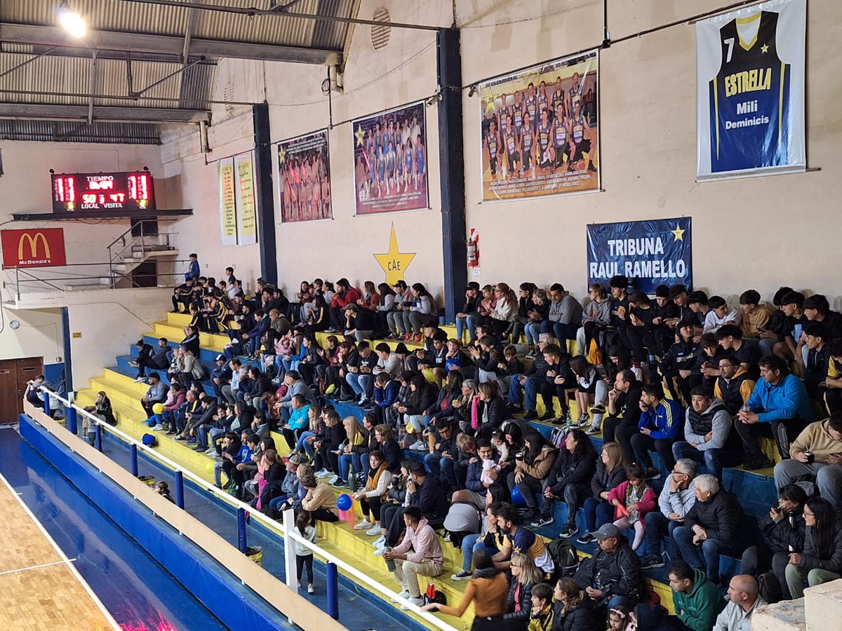 ClubAtlEstrella's tweet photo. Párrafo aparte para la gente que llenó la tribuna y alentó durante todo el partido. Impresionante clima en el Luis Alvarez. https://t.co/l0PEgwl3kv