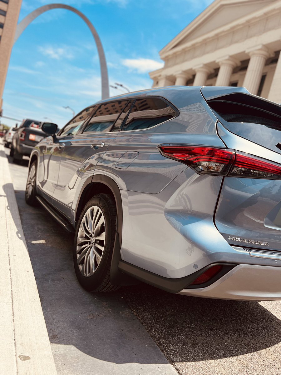 M E G H A N . O tweet media