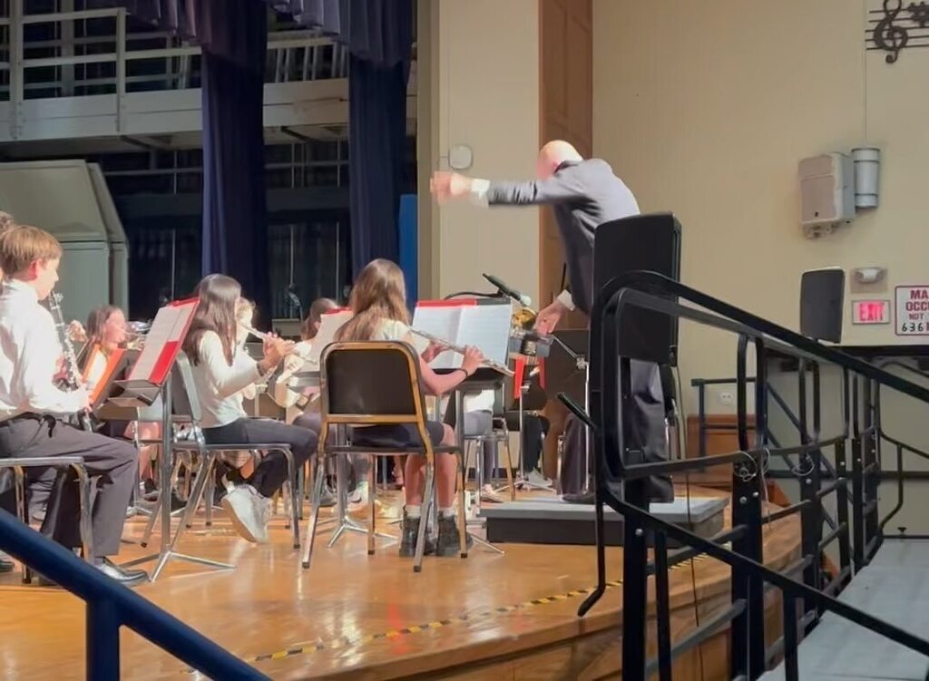 LBMS Wind Ensemble ❤️👍👏🏼👏🏼👏🏼 #LBMSPride instagr.am/reel/CsIB7lyMs…