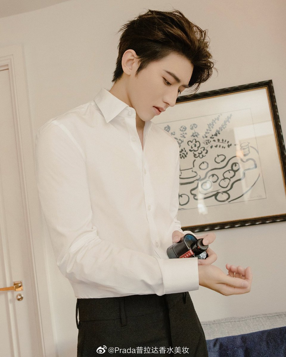 AlwaysCaiXukun's tweet photo. 230512 Prada普拉达香水美妆 Weibo Update

Prada perfume ambassador Cai Xukun at #METGALA2023 

#CaiXukun #蔡徐坤 
#PradaxKUN https://t.co/qJZU1Ie9NA