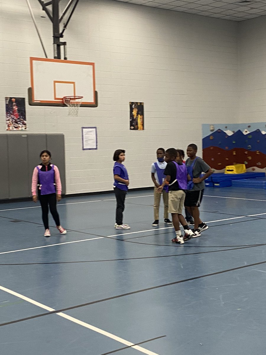 MytraCunningham's tweet photo. Thank you @CoachR_Collins for working with our students to teach them the fundamentals of basketball 🏀 Our 3 on 3 Tournament was great!
@ExplorersCol #CAMPCollins https://t.co/BvTCp47VPc
