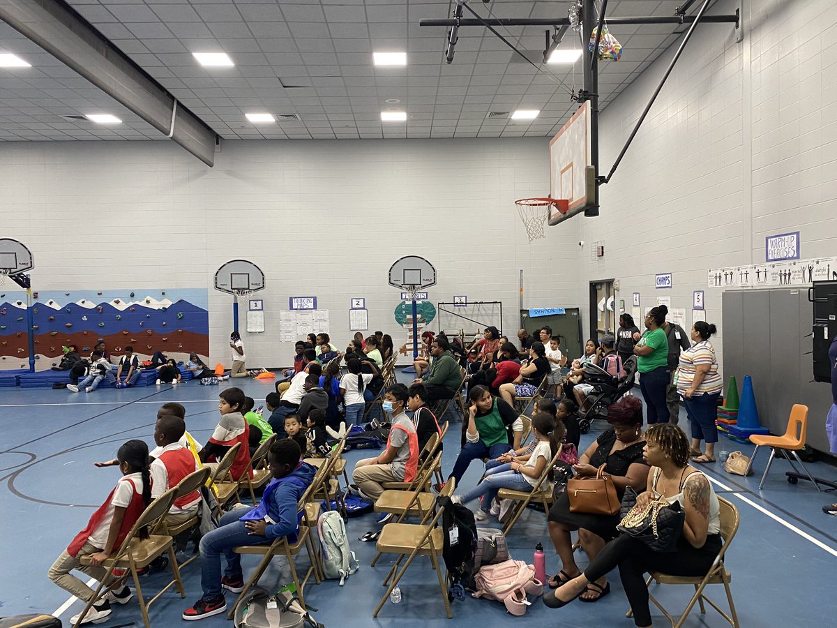 MytraCunningham's tweet photo. Thank you @CoachR_Collins for working with our students to teach them the fundamentals of basketball 🏀 Our 3 on 3 Tournament was great!
@ExplorersCol #CAMPCollins https://t.co/BvTCp47VPc