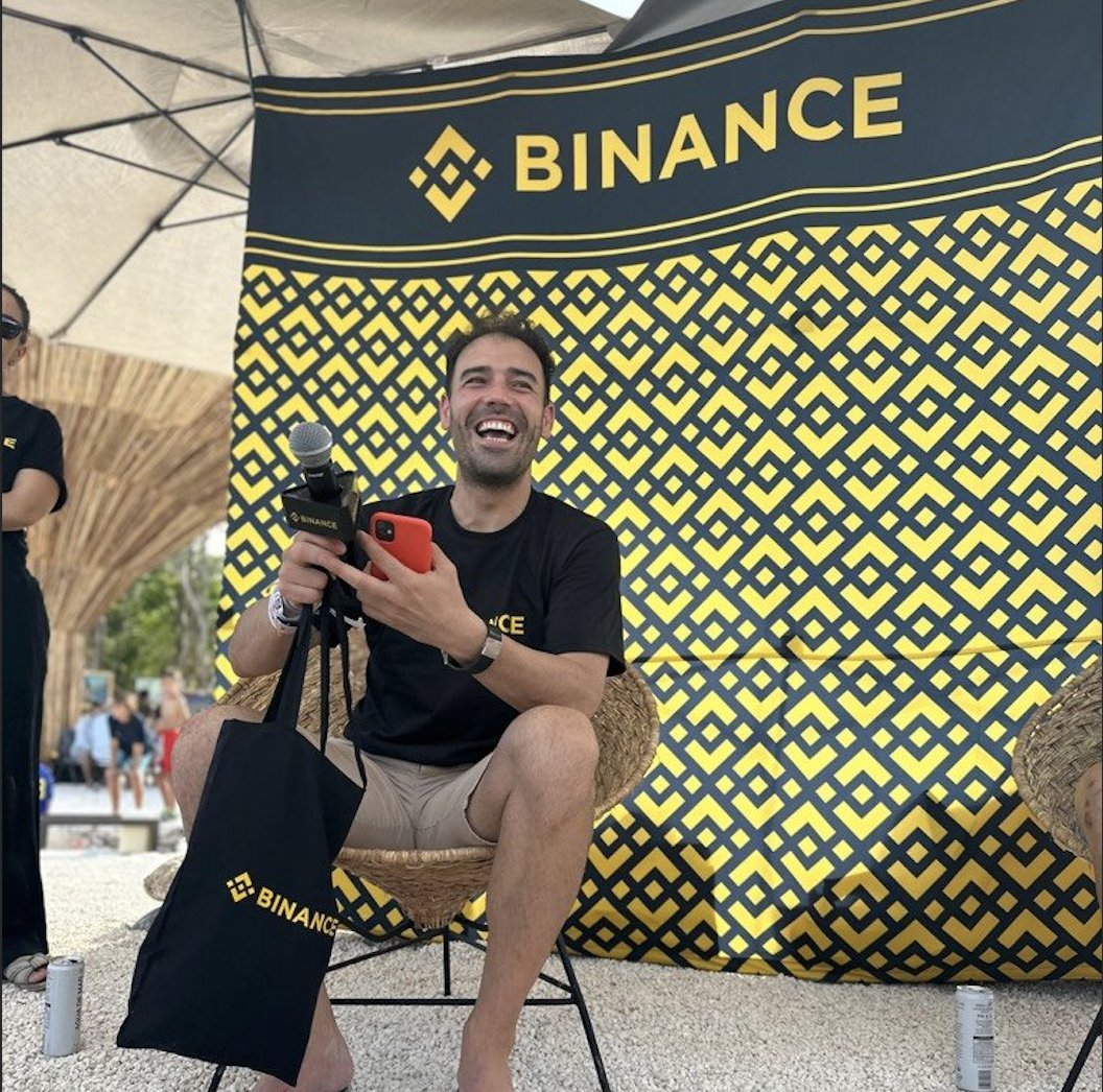BinanceVIP's tweet photo. #Binancevip LATAM Lead Jose @pepeoutumuro participated in @TulumCryptoFest last week and had a wonderful time connecting with the local crypto community.
Gracias a todos!
#TulumCryptoFest https://t.co/qd9yHjKZCu