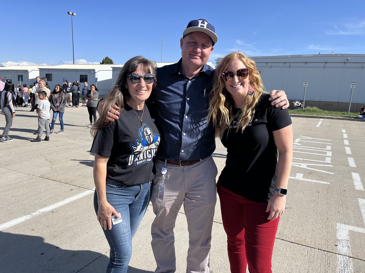 HunterJrHawks's tweet photo. Did you have fun at Hunter Connects tonight? We sure did! @HHSWolverines @GraniteSchools https://t.co/2BEqaggXFa