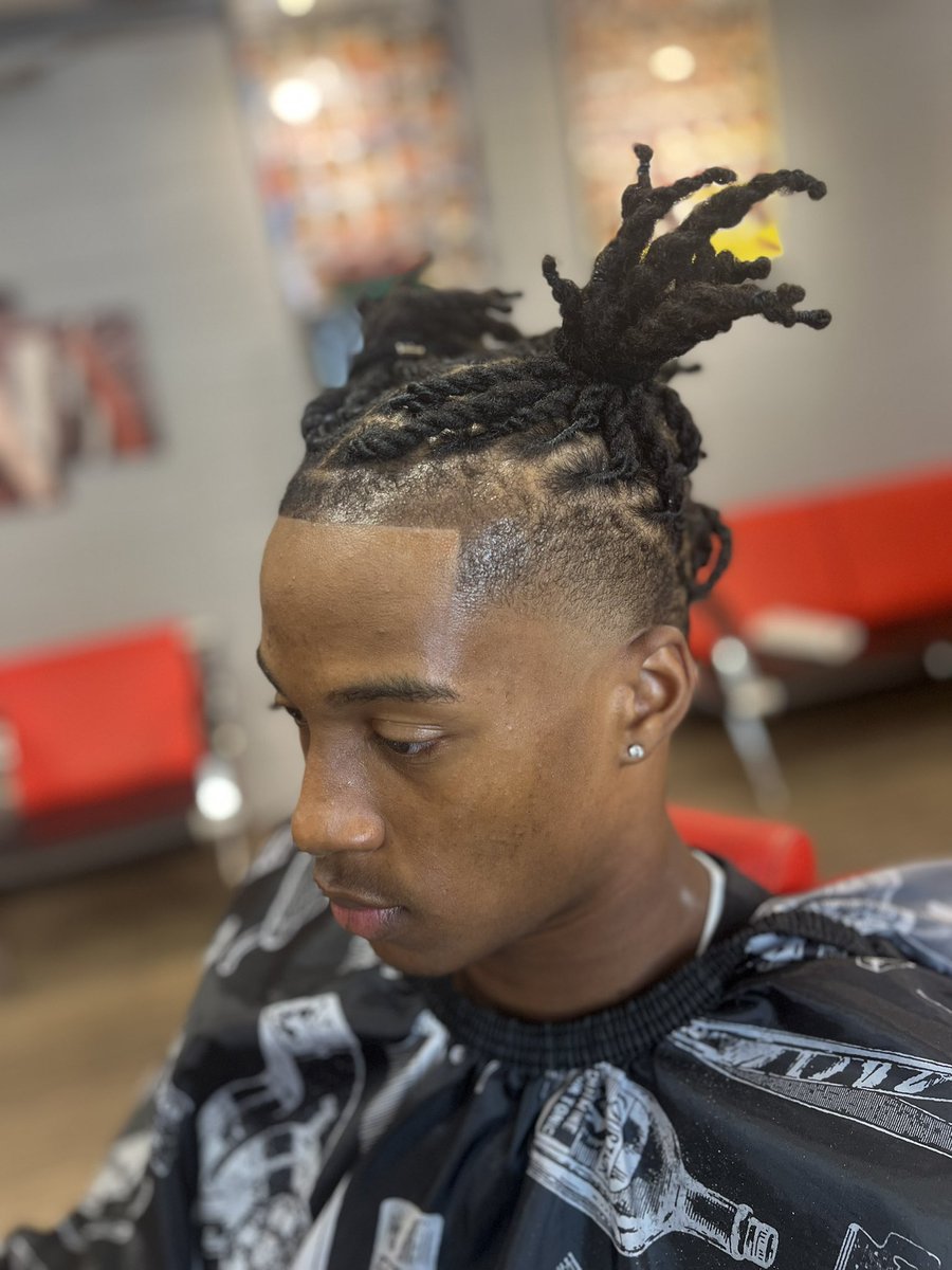letmecutyohair's tweet photo. New Beginnings 🙏🏽
Graduation Cuts $25!
#LouisianaBarbers
#Kids #Women #Men #FreshCuts
#Entrepreneur #318Barber
#FadesOfGlory #RustonBarber #GramblingBarber #GramFam #LaTech
https://t.co/Rh0Qpq9aW8 https://t.co/787kFYFZOa