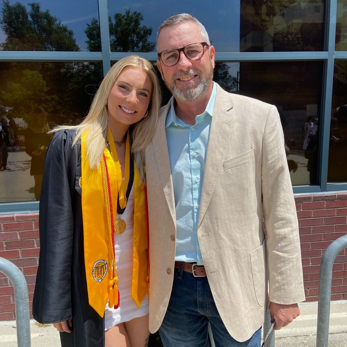 MurrayGuitars's tweet photo. What a day! Love my girl. Big things in her future.
#VCUGrad
#magnacumlaude
#NewProfilePic https://t.co/UZA82Wtg35