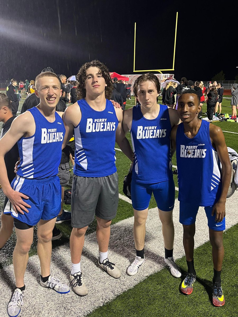 Run_PHS's tweet image. 4x4 team with a great effort in the rain! Congrats to Gannon, Geren, Tristyn and Yonas for a great run!