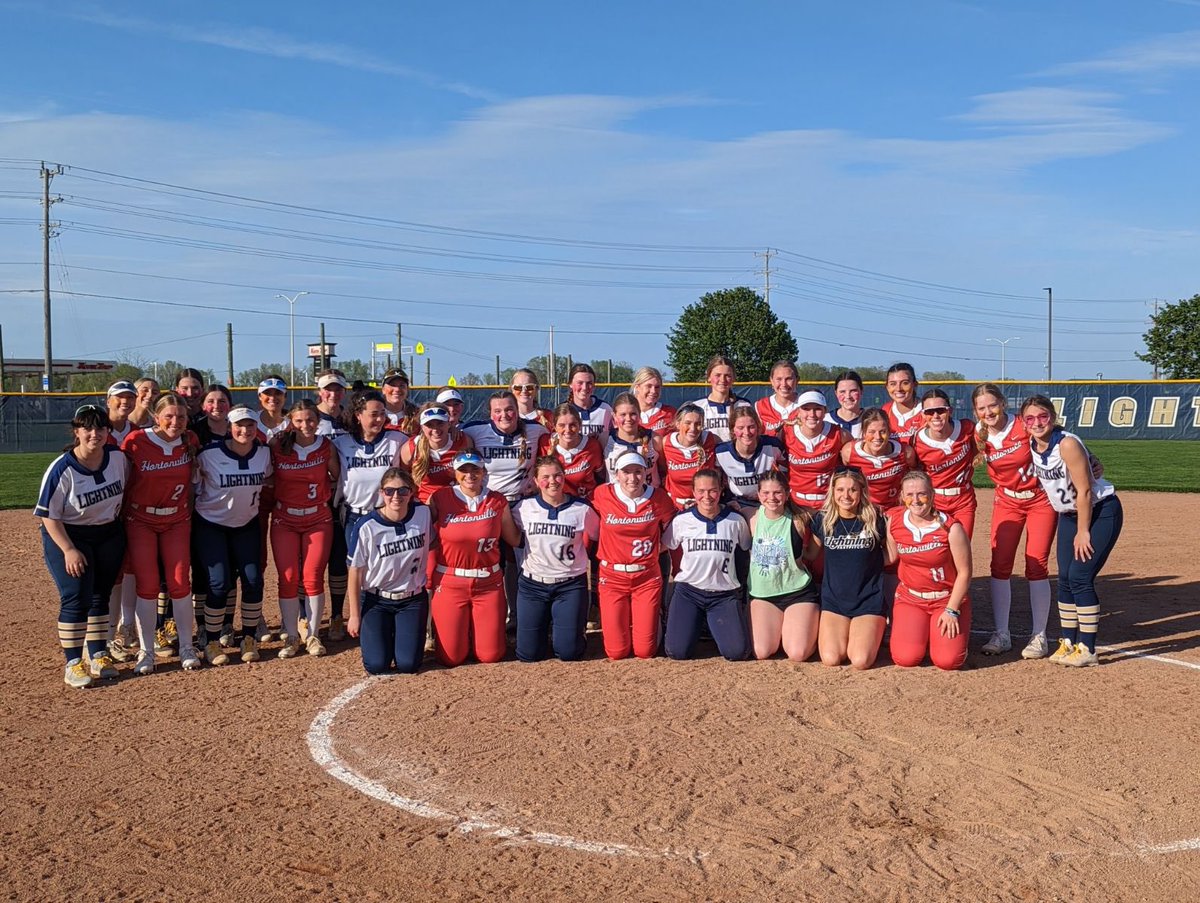 savannahteale's tweet photo. both teams today played in support of lace up for pediatric cancer!! 💛🧡
got to play against some summer ball teammates AND @tayand_2022 drove 14 hours to make a surprise appearance🤍🤍 https://t.co/8e3VYFXqOL